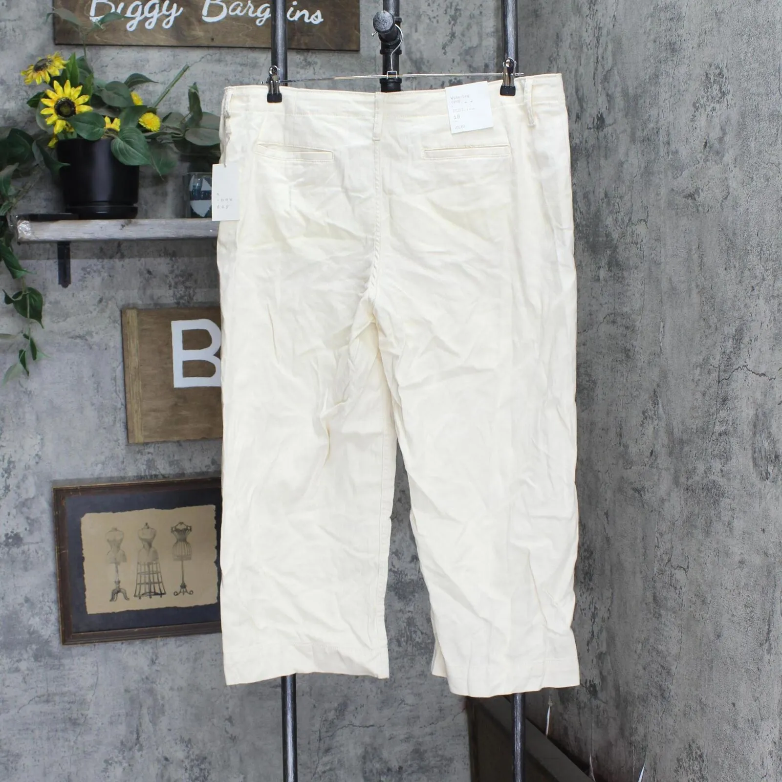 A New Day Women's High-Rise Wide Leg Cropped Pants 77594696 Cream Off White 18