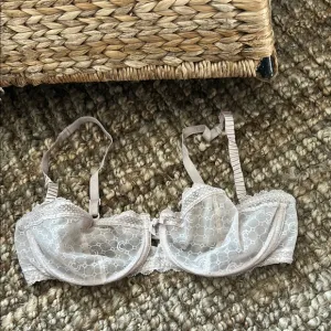 Chantelle Vintage Full Lace Baby Pink Lingerie Bra