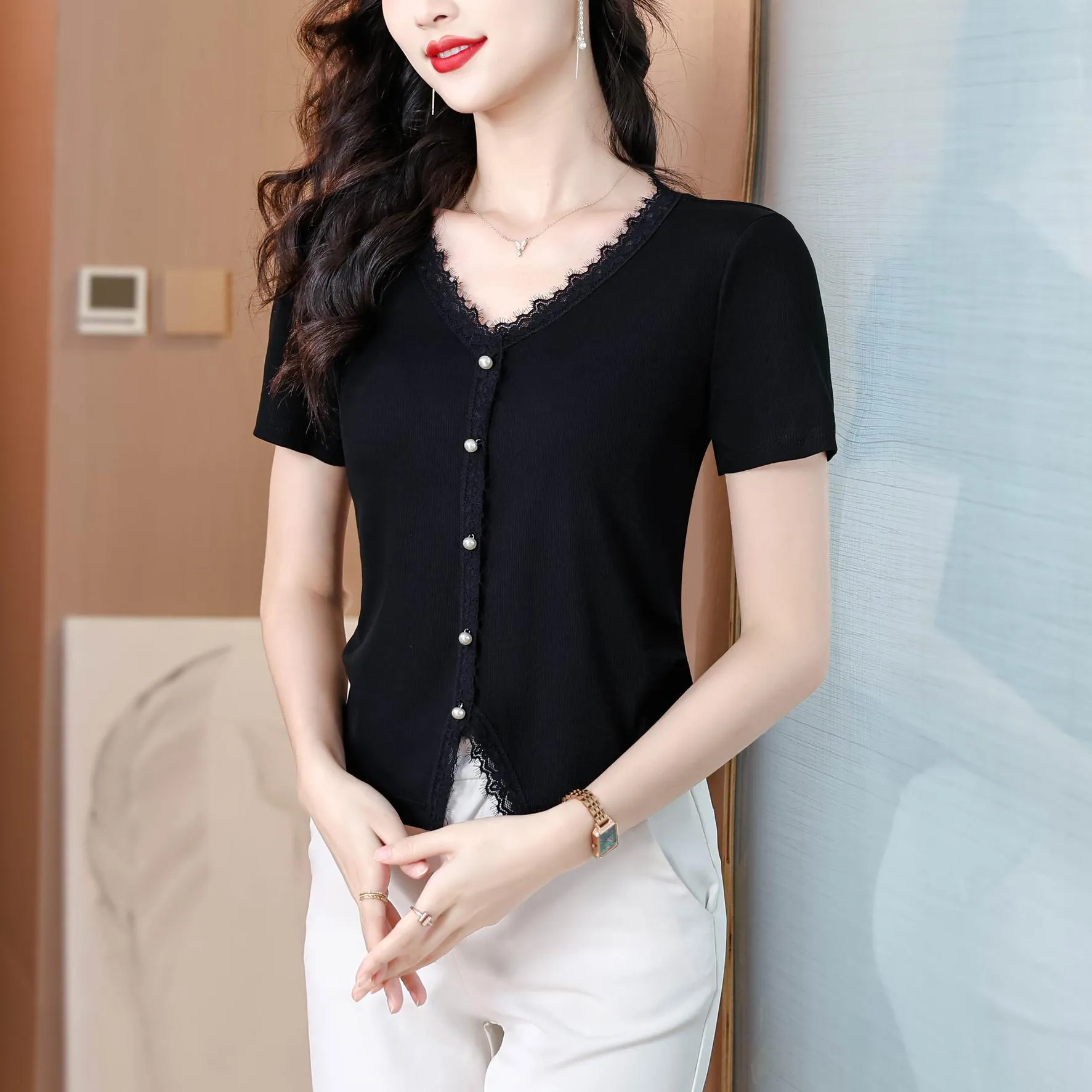 Chic Solid Blouse with V-Neck and Figure-Flattering Design