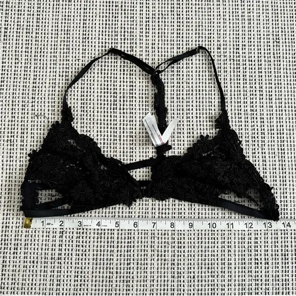 FLORA NIKROOZ Showstopper Charmeuse T-Back Bra in Black Lace Lingerie Size Small