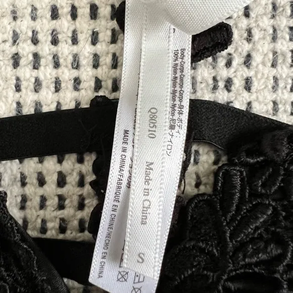 FLORA NIKROOZ Showstopper Charmeuse T-Back Bra in Black Lace Lingerie Size Small