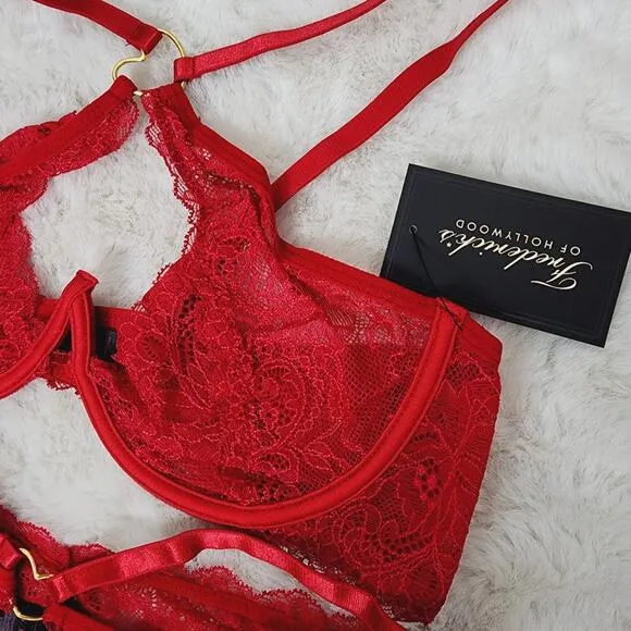 NWT Frederick's of Hollywood Red Lace Lover Bra and Panty Two Piece Set