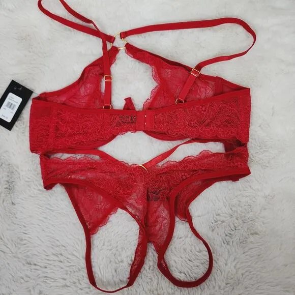 NWT Frederick's of Hollywood Red Lace Lover Bra and Panty Two Piece Set