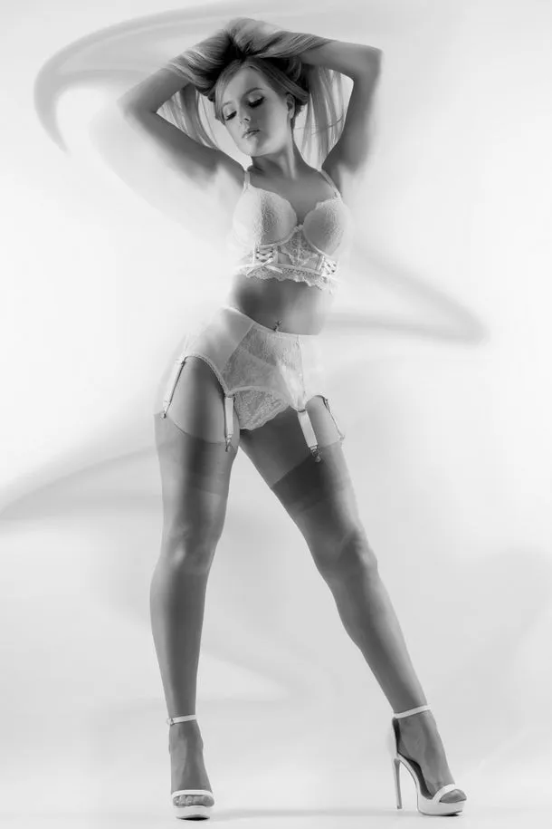 Nylon Dreams 6 Strap Suspender Belt White