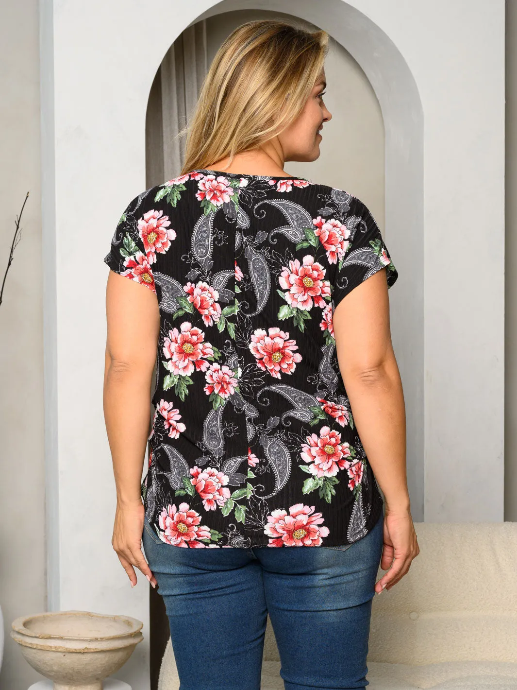 PLUS SIZE SHORT SLEEVE V-NECK SIDE RUCHED FLORAL TOP