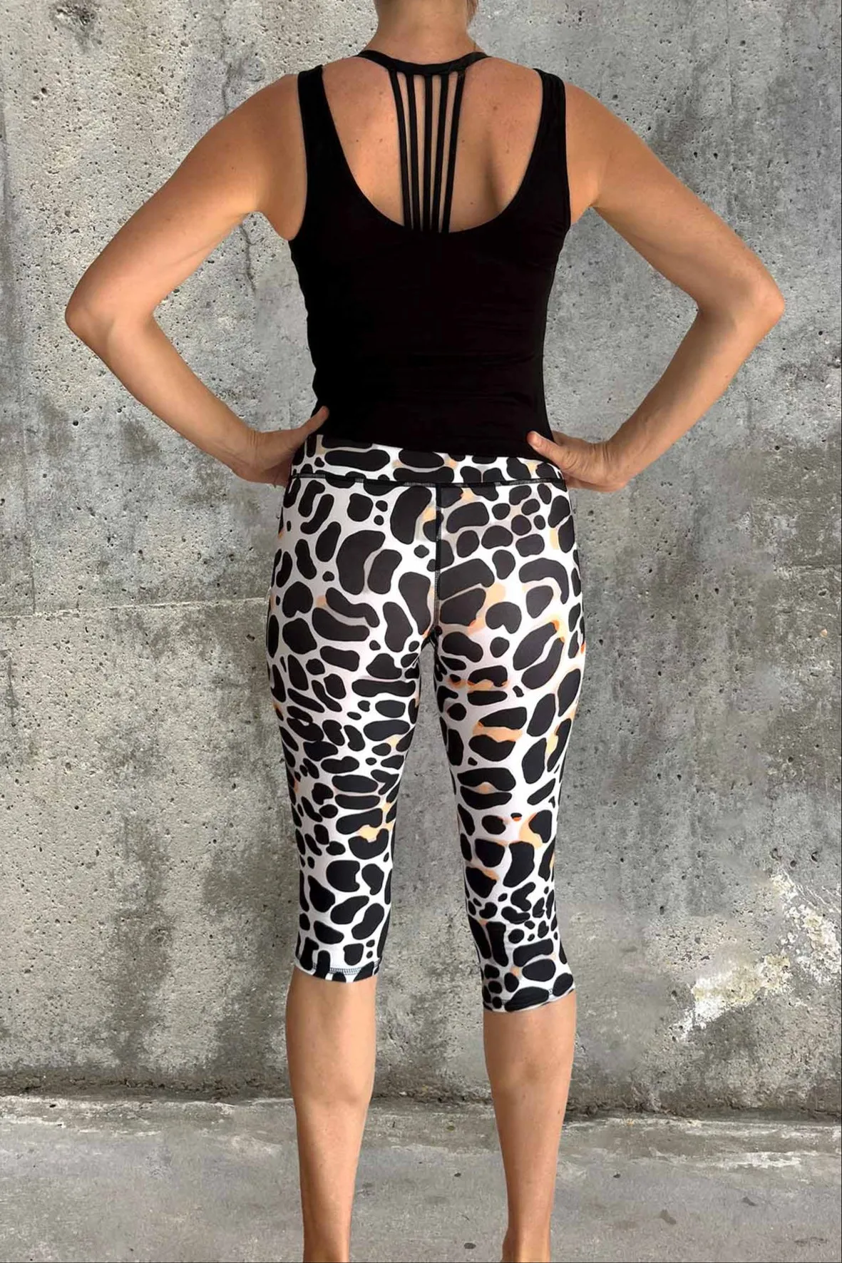 Theodora One Pocket Capri Tights Womens Leopard Print