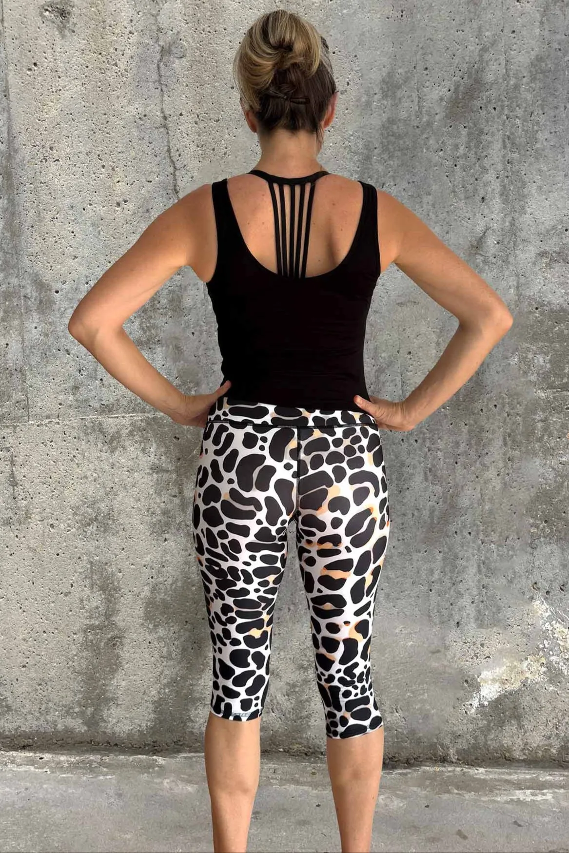 Theodora One Pocket Capri Tights Womens Leopard Print