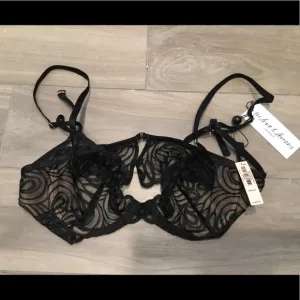 VICTORIA’S SECRET FOR LOVE &amp; LEMONS BLACK LACE BRA sz M, NWT