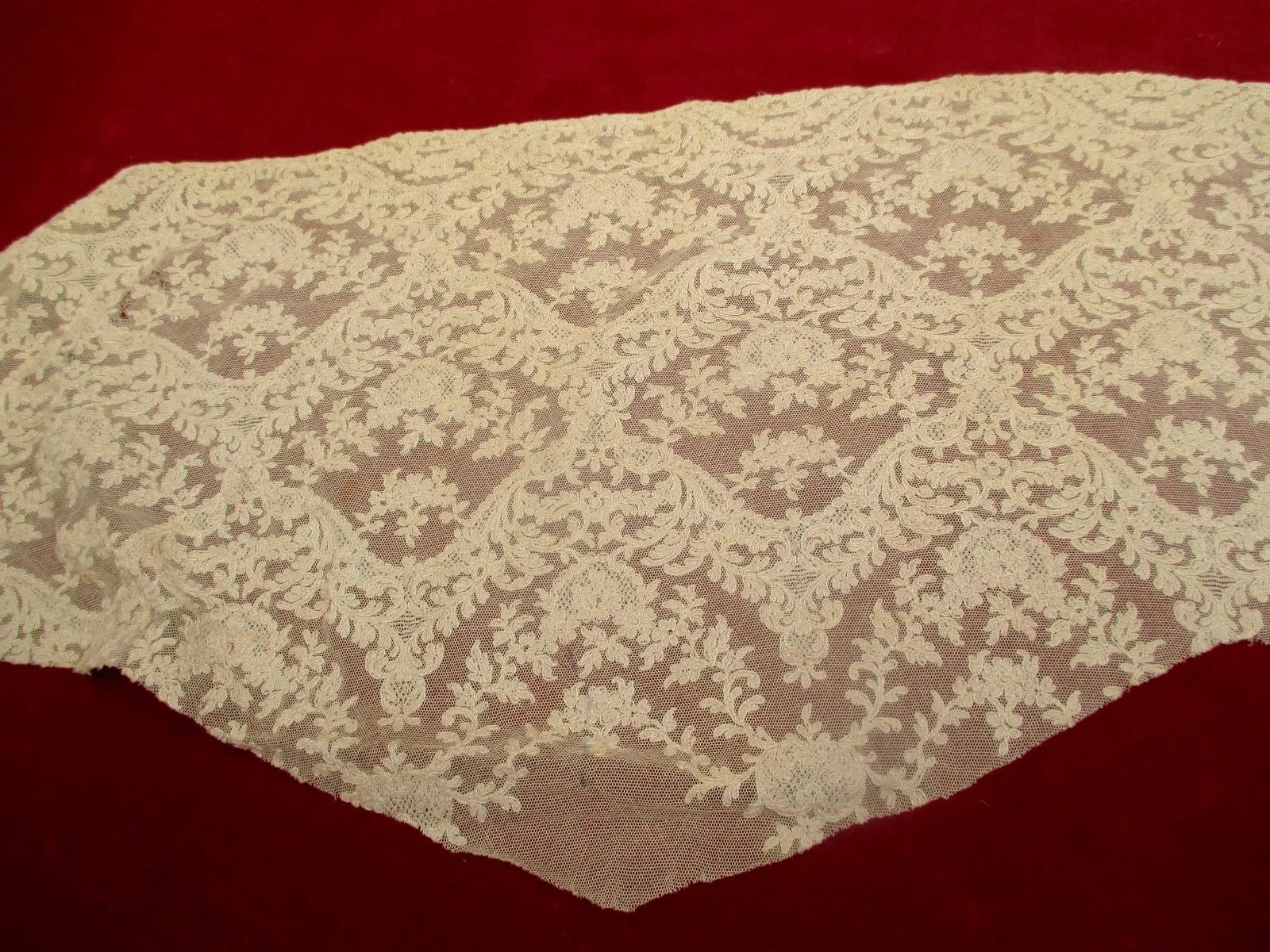 Vintage 30s Lingerie Lace remnant