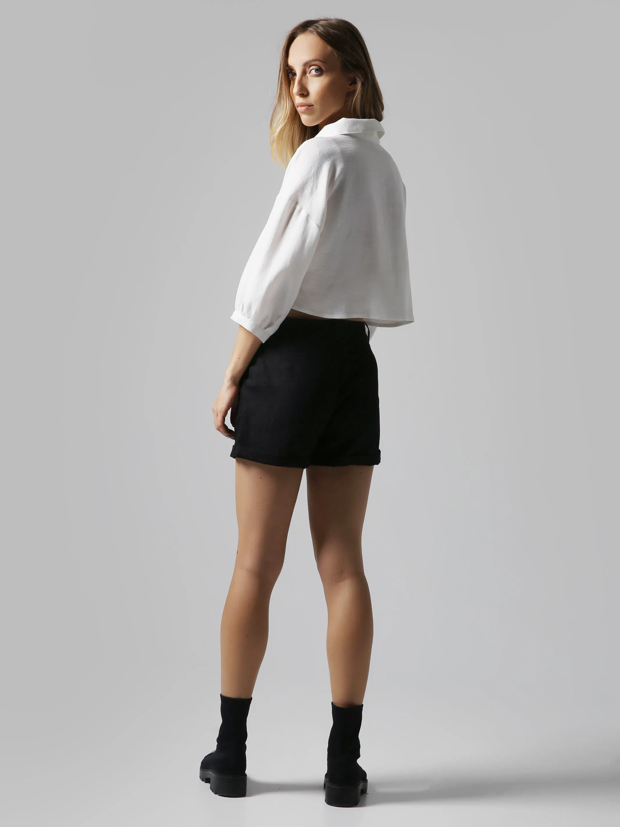 Visaltes Cropped Button-Up Blouse