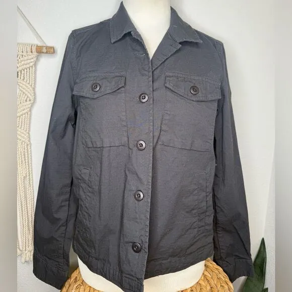 Vuori Ripstop Jacket in Dark Grey Utility Pocket outerwear Collared Buttoned