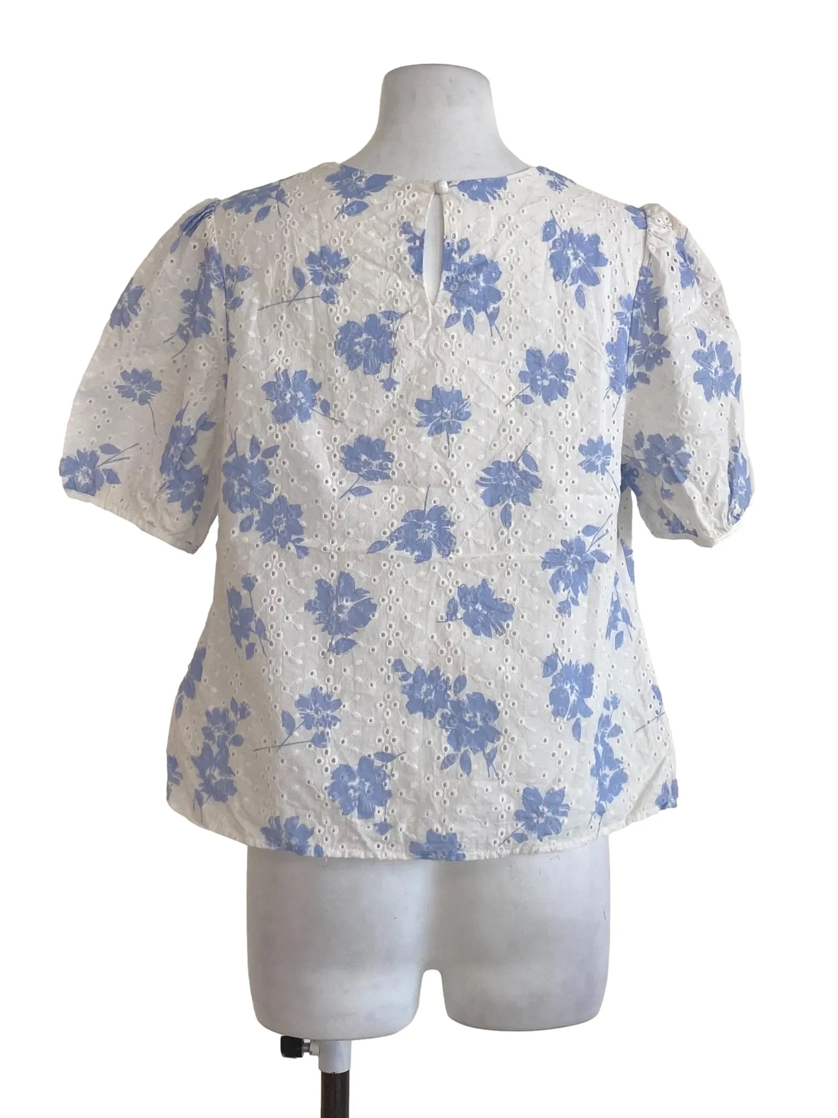 White Floral Embroidary Blouse