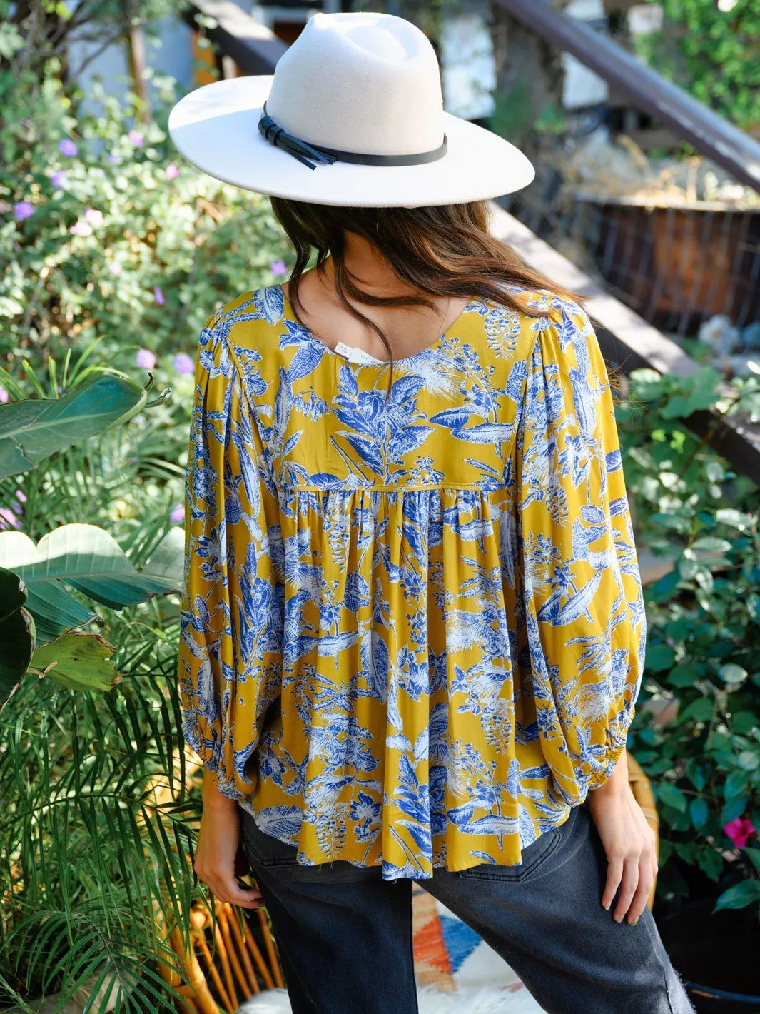 WOMEN'S LONG SLEEVE FLORAL TOP